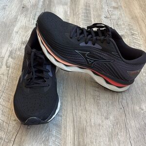 Mizuno Wave Sky 6 Women’s Sneaker